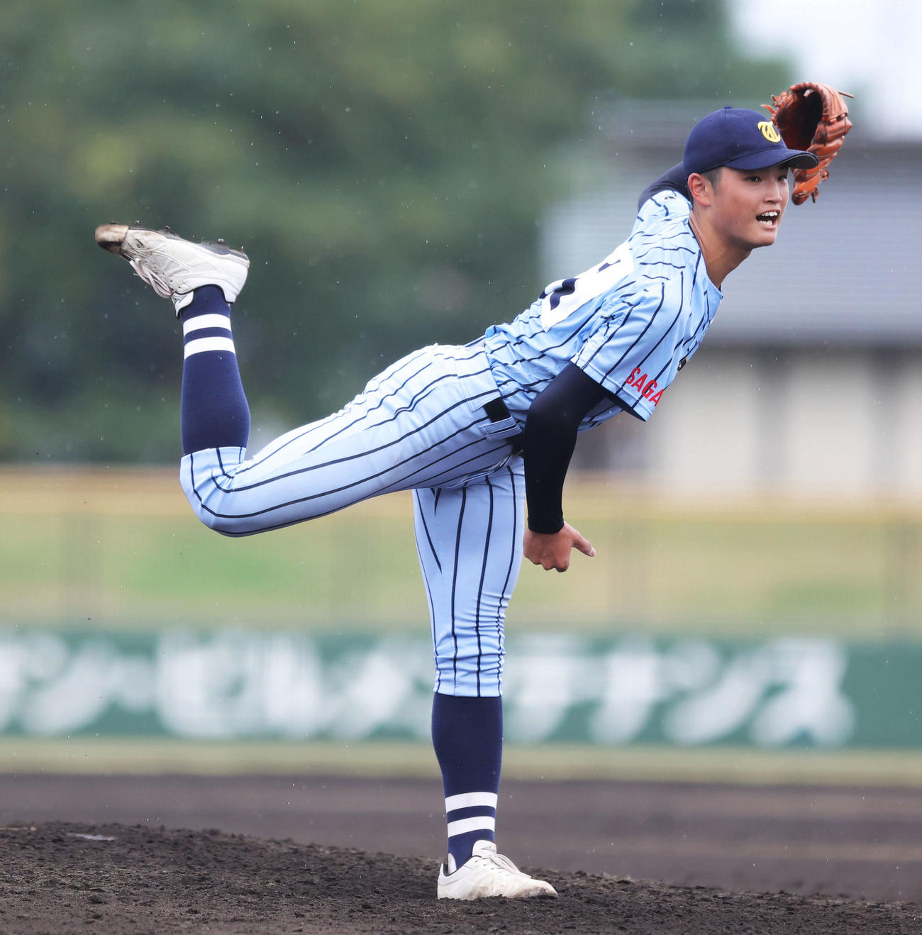 花咲徳栄対東海大相模　9回表、力投する東海大相模・庄司（撮影・河田真司）