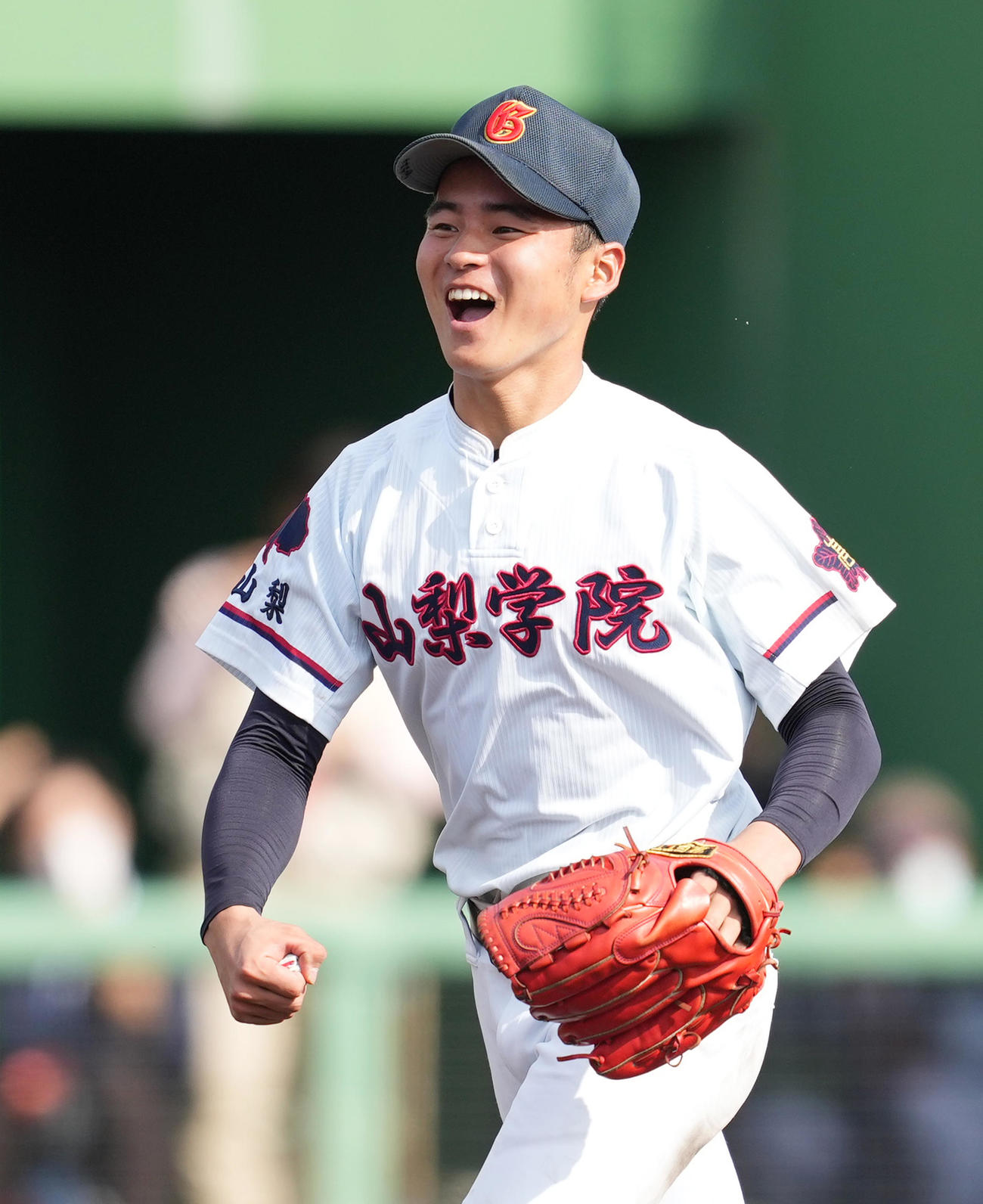 白鴎大足利に勝利し、笑顔を見せる山梨学院・榎谷（撮影・菅敏）