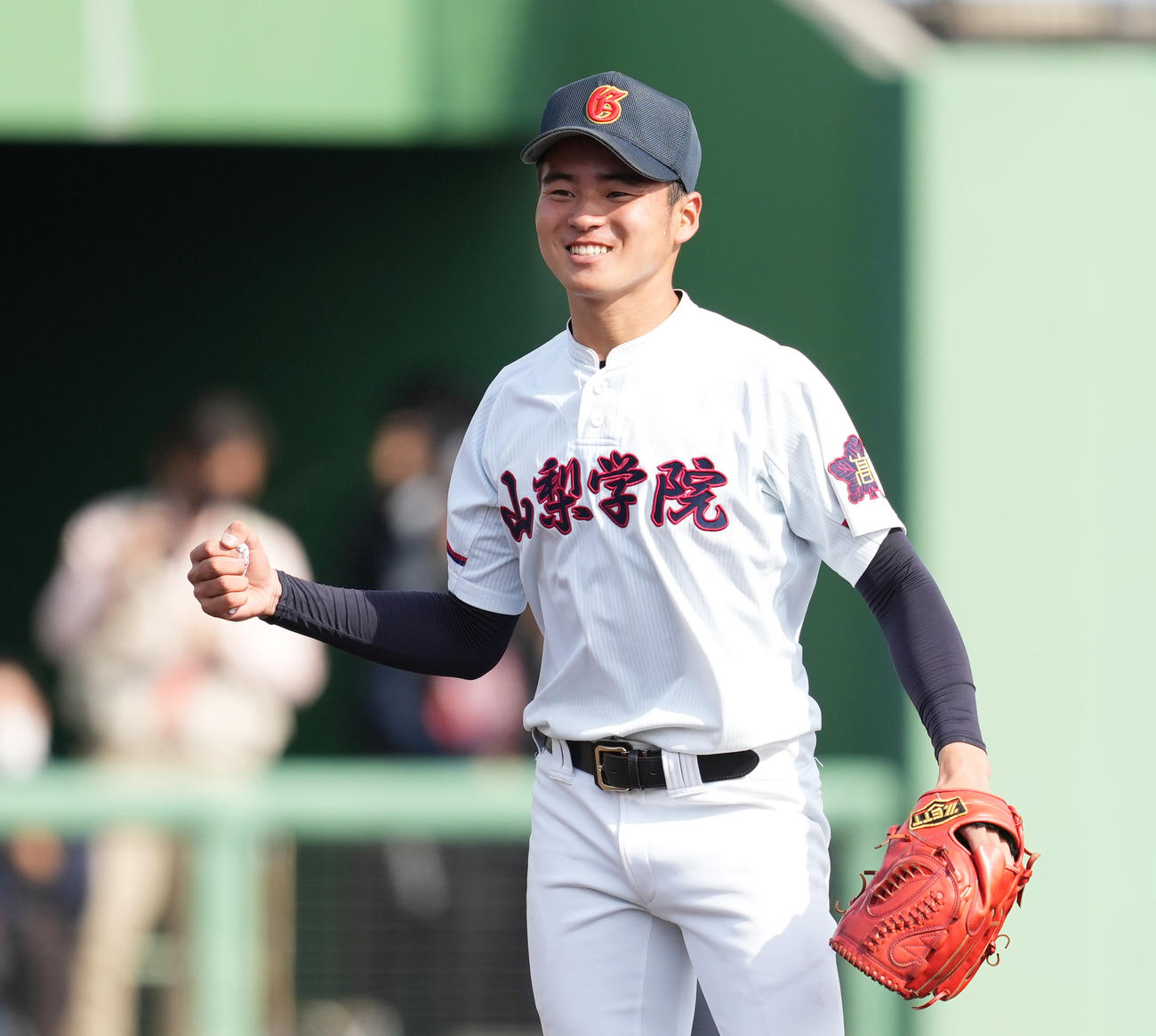 白鴎大足利に勝利し、笑顔を見せる山梨学院・榎谷（撮影・菅敏）