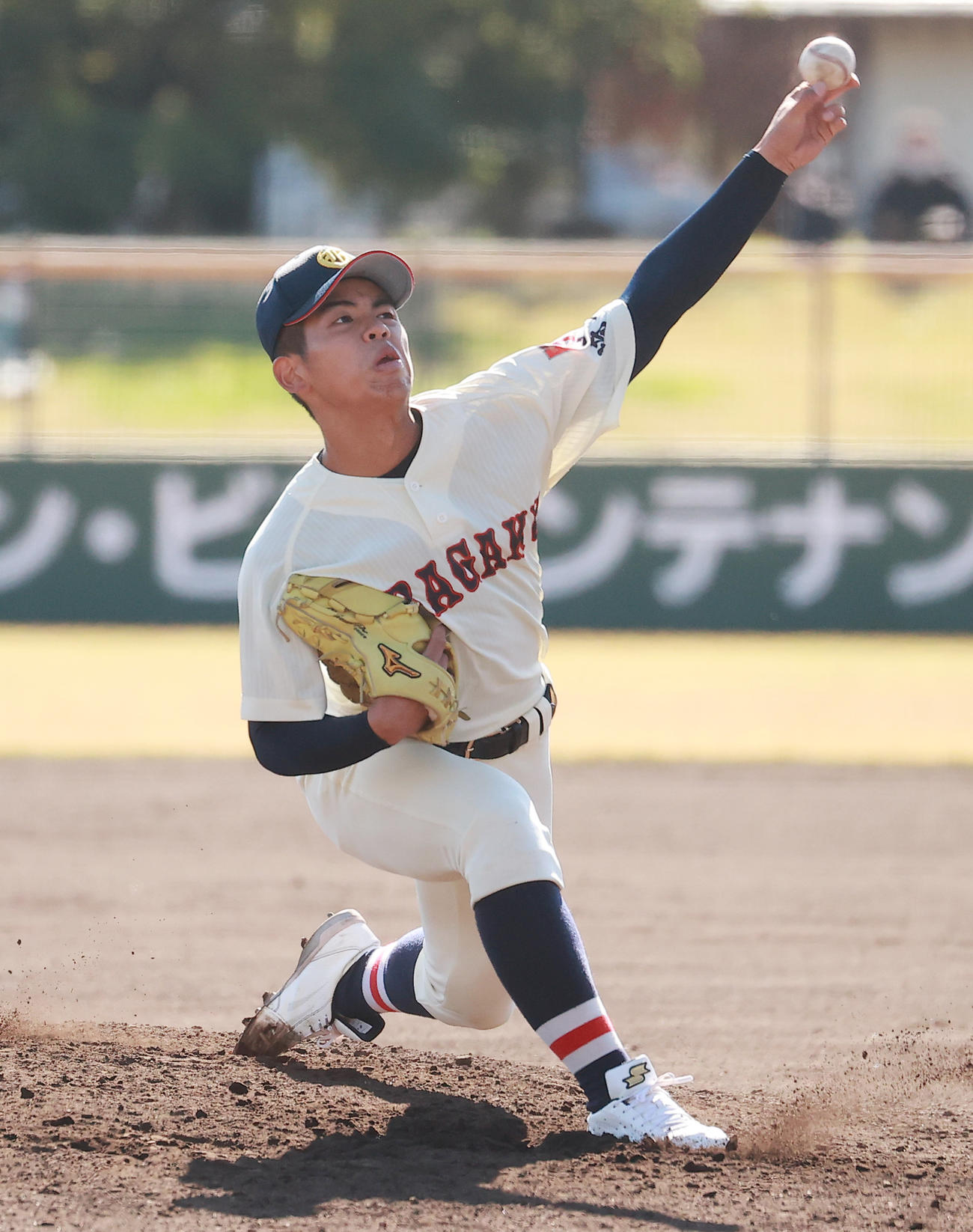 山梨学院対浦和学院　力投する浦和学院・宮城（撮影・野上伸悟）