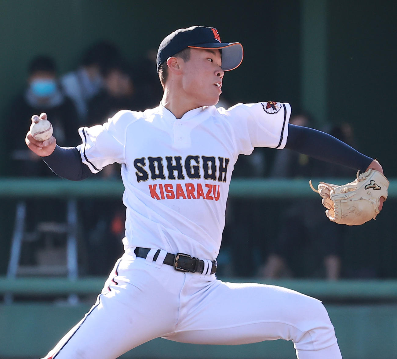 明秀学園日立対木更津総合　力投する木更津総合先発の金綱（撮影・野上伸悟）