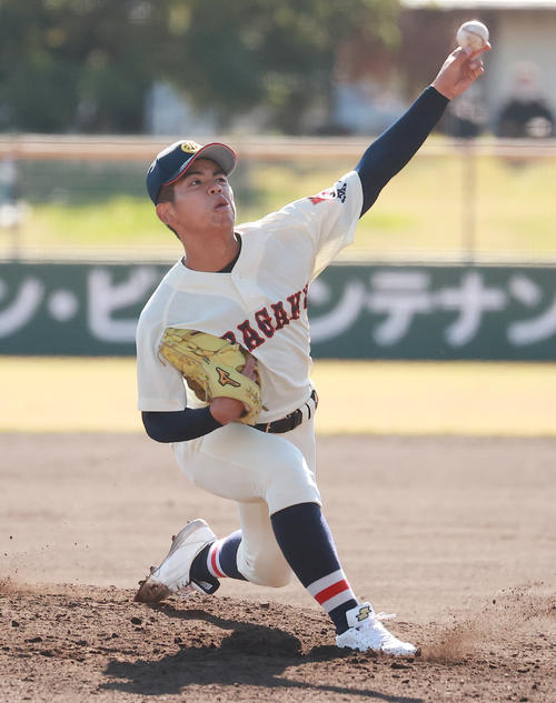 山梨学院対浦和学院　力投する浦和学院・宮城（撮影・野上伸悟）