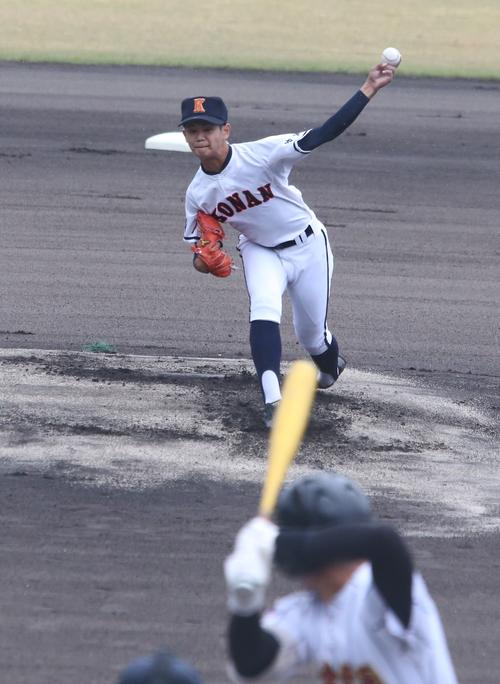 日章学園対興南　力投する興南・平山航多投手（撮影・菊川光一）