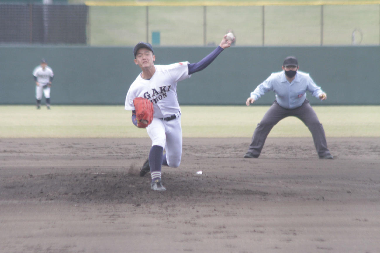 大垣日大の先発五島幹士投手は1回に同点打を浴びて降板した