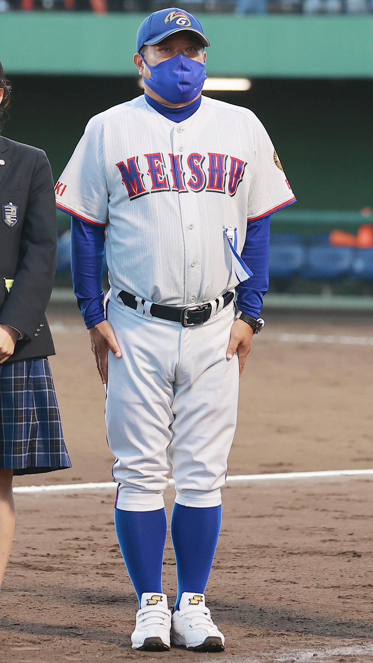 明秀学園日立対木更津総合　決勝進出を決め応援席にあいさつする明秀学園日立・金沢監督（撮影・野上伸悟）
