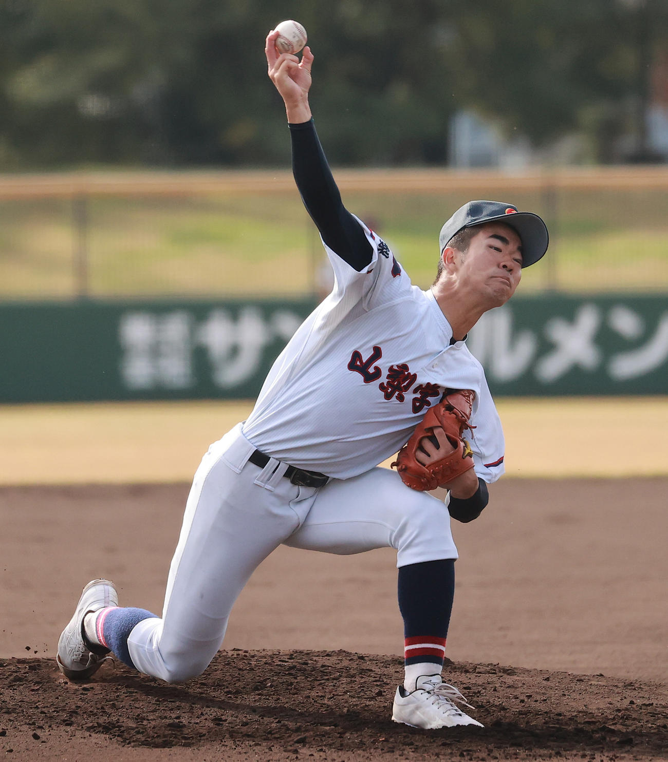 山梨学院対明秀学園日立　力投する山梨学院先発の山田（撮影・野上伸悟）