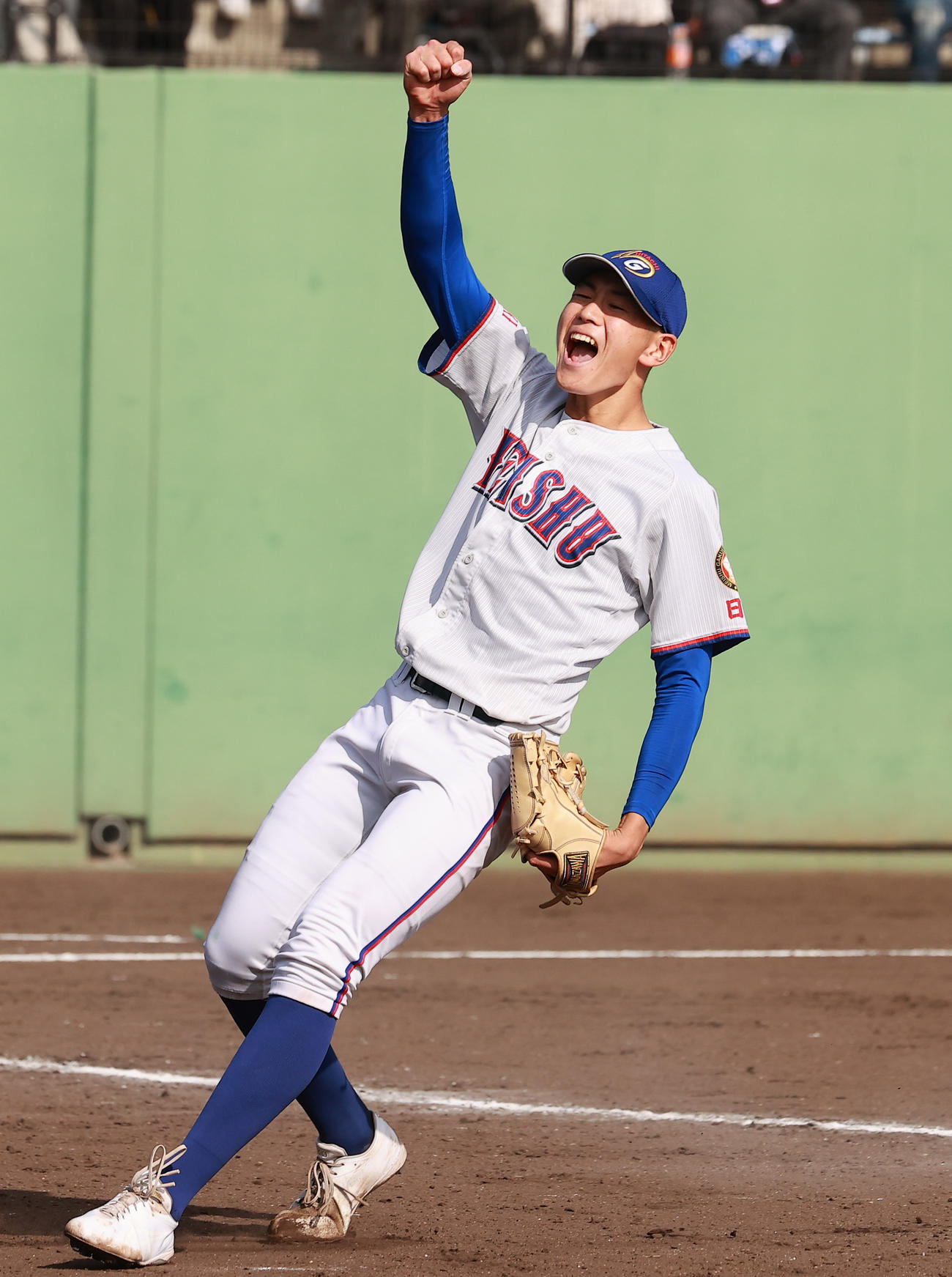 山梨学院対明秀学園日立　優勝し喜ぶ明秀学園日立・猪俣（撮影・野上伸悟）