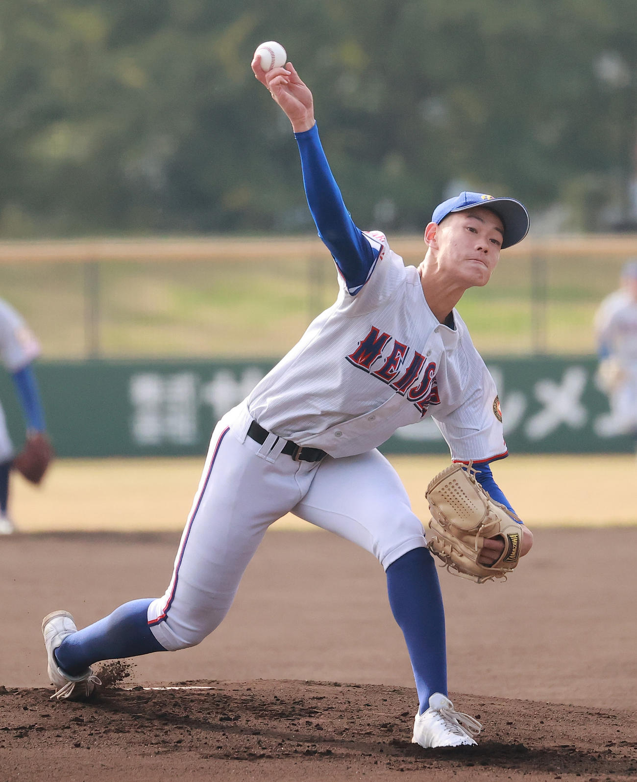 山梨学院対明秀学園日立　力投する明秀学園日立先発の猪俣（撮影・野上伸悟）