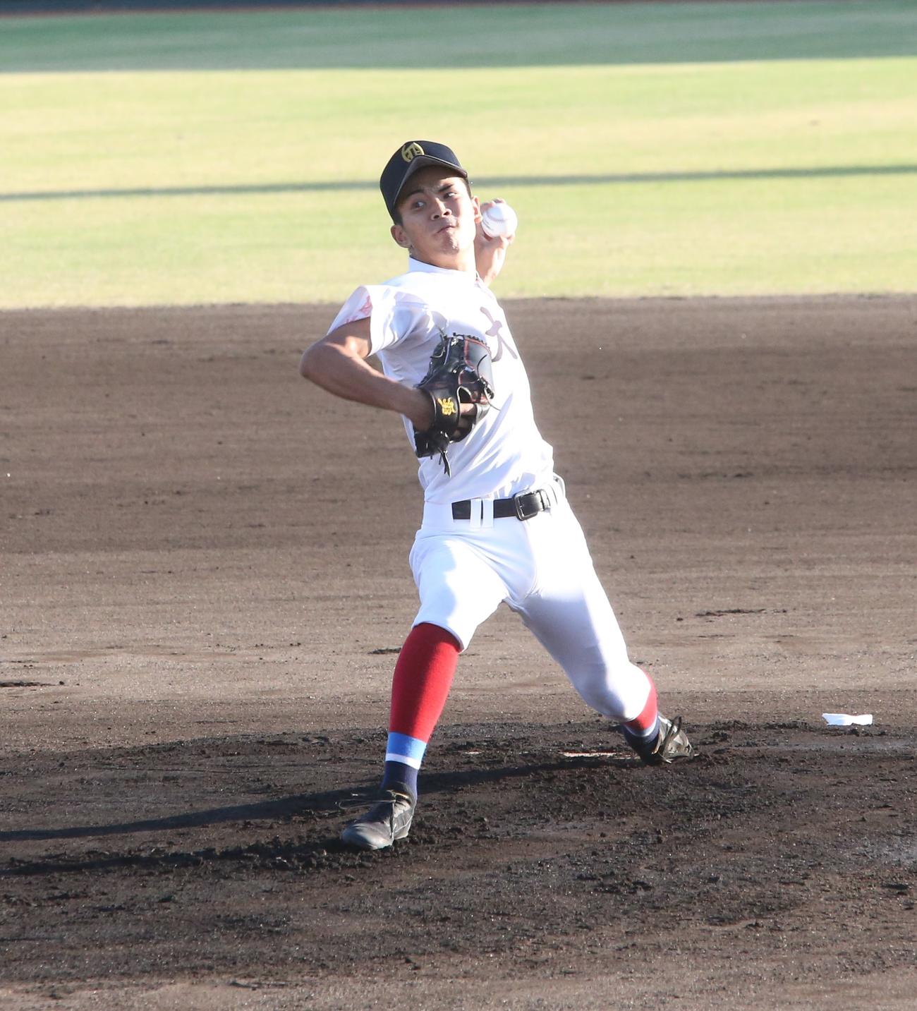 大分舞鶴対大島　力投する大島・大野（撮影・菊川光一）