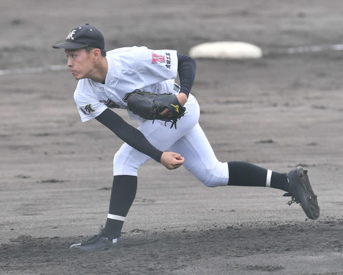 海星対有田工　有田工先発の塚本（撮影・岩下翔太）