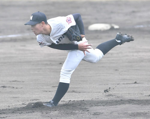 佐賀商対長崎日大　長崎日大先発の種村（撮影・岩下翔太）
