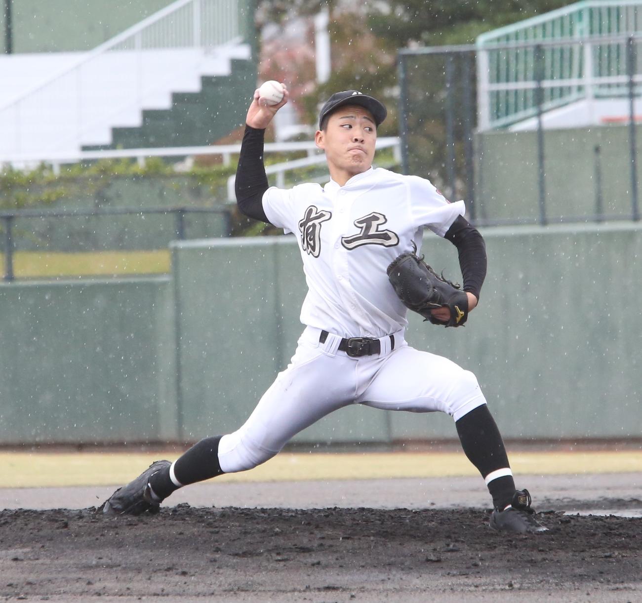 有田工対大島　有田工先発の塚本侑弥投手（撮影・菊川光一）