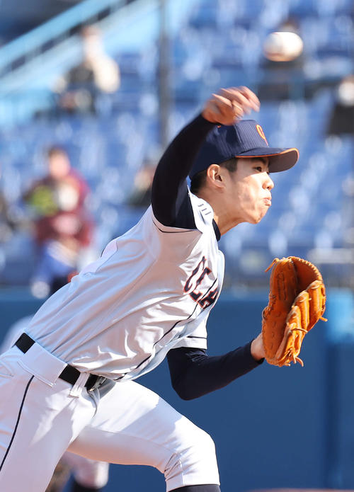 九州国際大付対クラーク 力投するクラーク先発の辻田(撮影・河野匠)