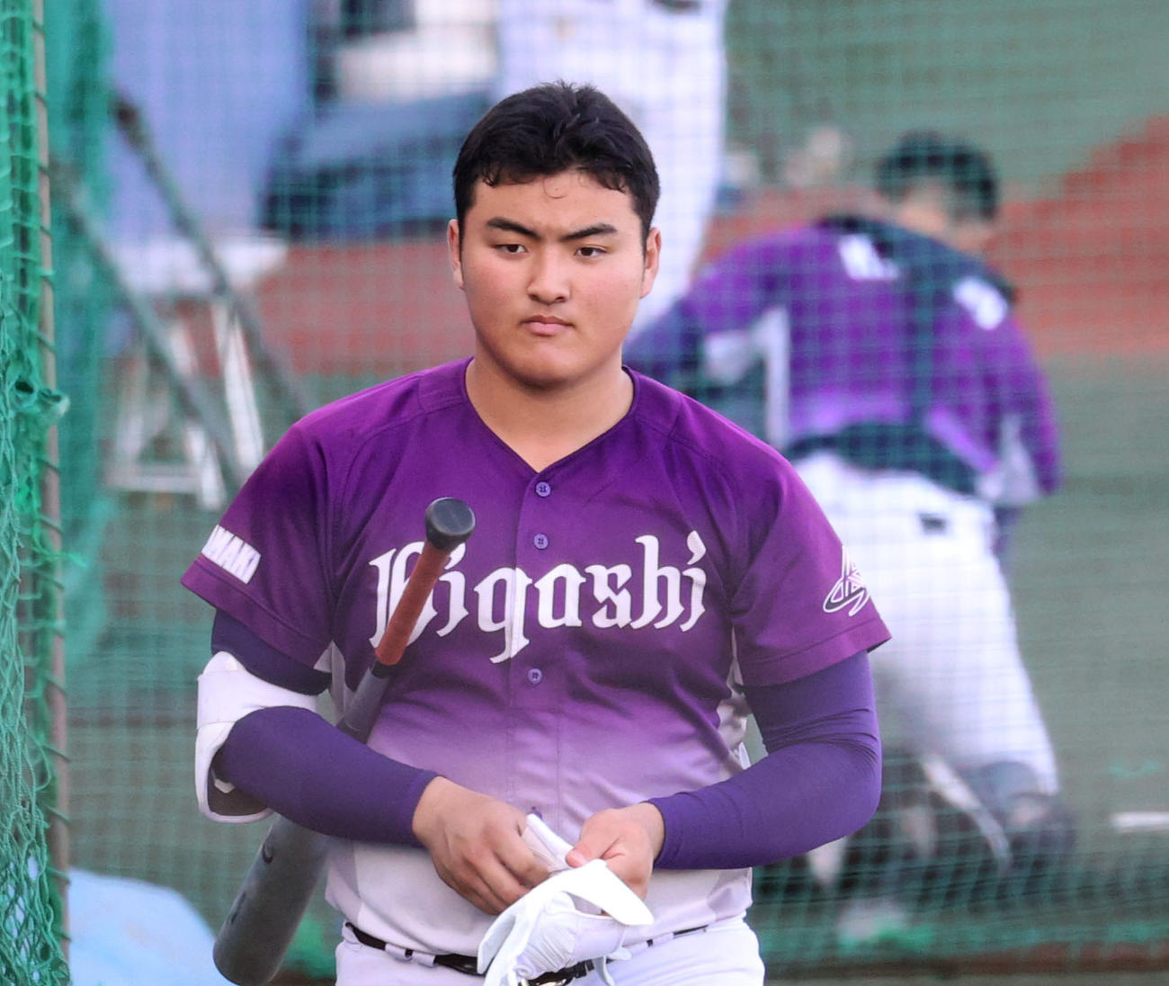 明治神宮大会に向け練習中の花巻東の佐々木（撮影・浅見桂子）