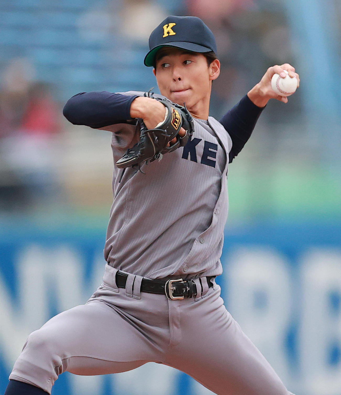 明治神宮大会　東農大北海道オホーツク対慶大　力投する慶大先発の増居（撮影・野上伸悟）