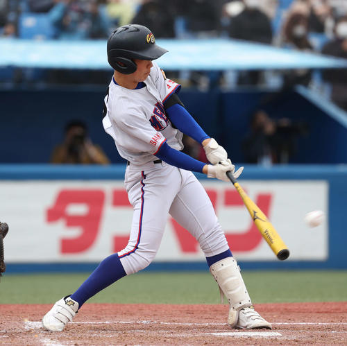 明秀日立対広陵 2回表明秀日立2死一塁、左中間に先制の適時二塁打を放つ平野(撮影・河野匠)