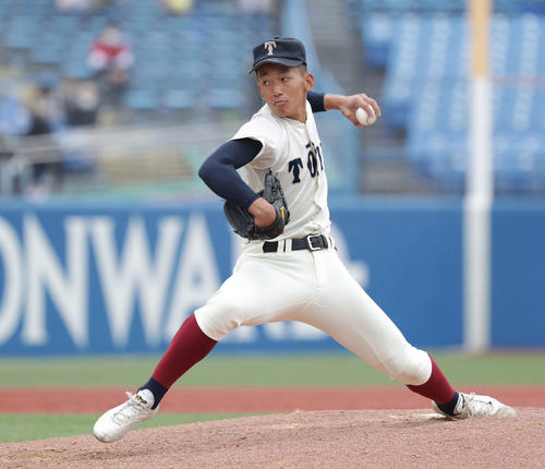 敦賀気比対大阪桐蔭 4回表に大阪桐蔭2番手で登板した前田(撮影・河野匠)