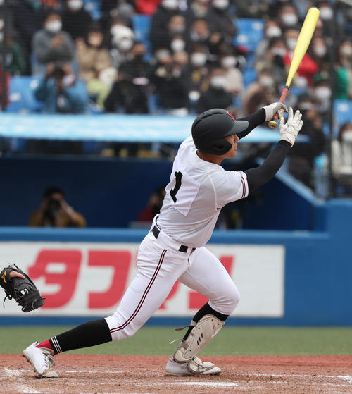 明秀日立対広陵 2回裏広陵2死一、二塁、中前に適時打を放つ森山(撮影・河野匠)