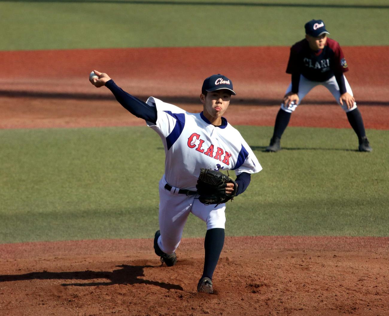 シート打撃に登板したクラークの辻田（撮影・永野高輔）