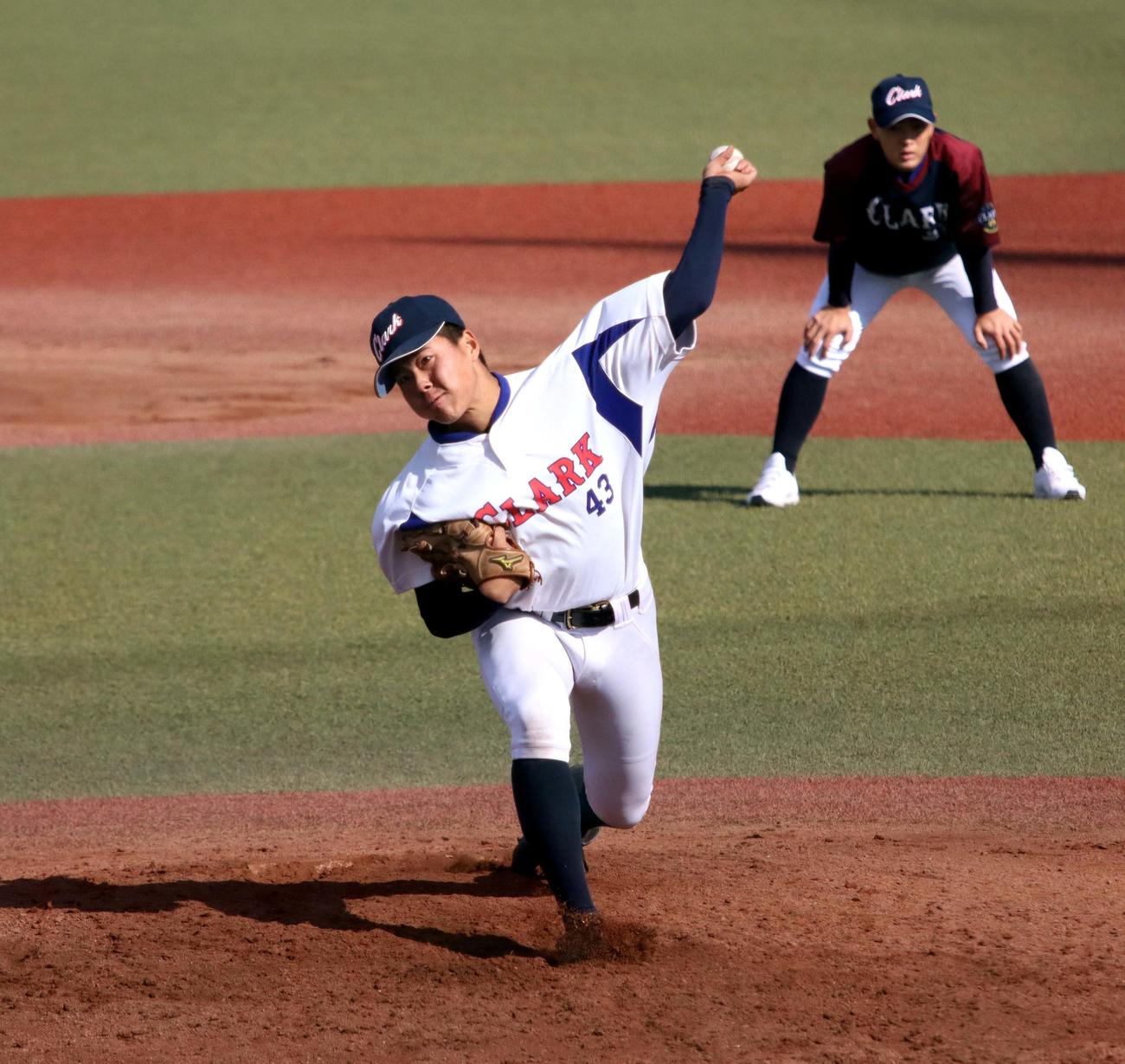 シート打撃に登板したクラークの山中（撮影・永野高輔）
