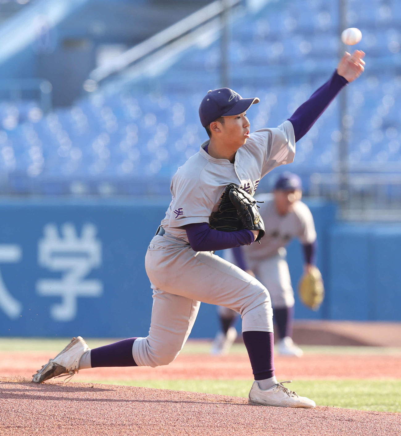 国学院久我山対花巻東　力投する花巻東先発の万谷（撮影・河野匠）