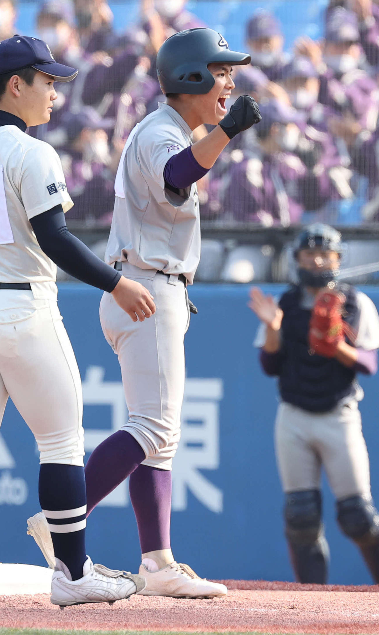 7回裏花巻東2死一、二塁、勝ち越しの適時打を放ちガッツポーズの田代（撮影・河野匠）