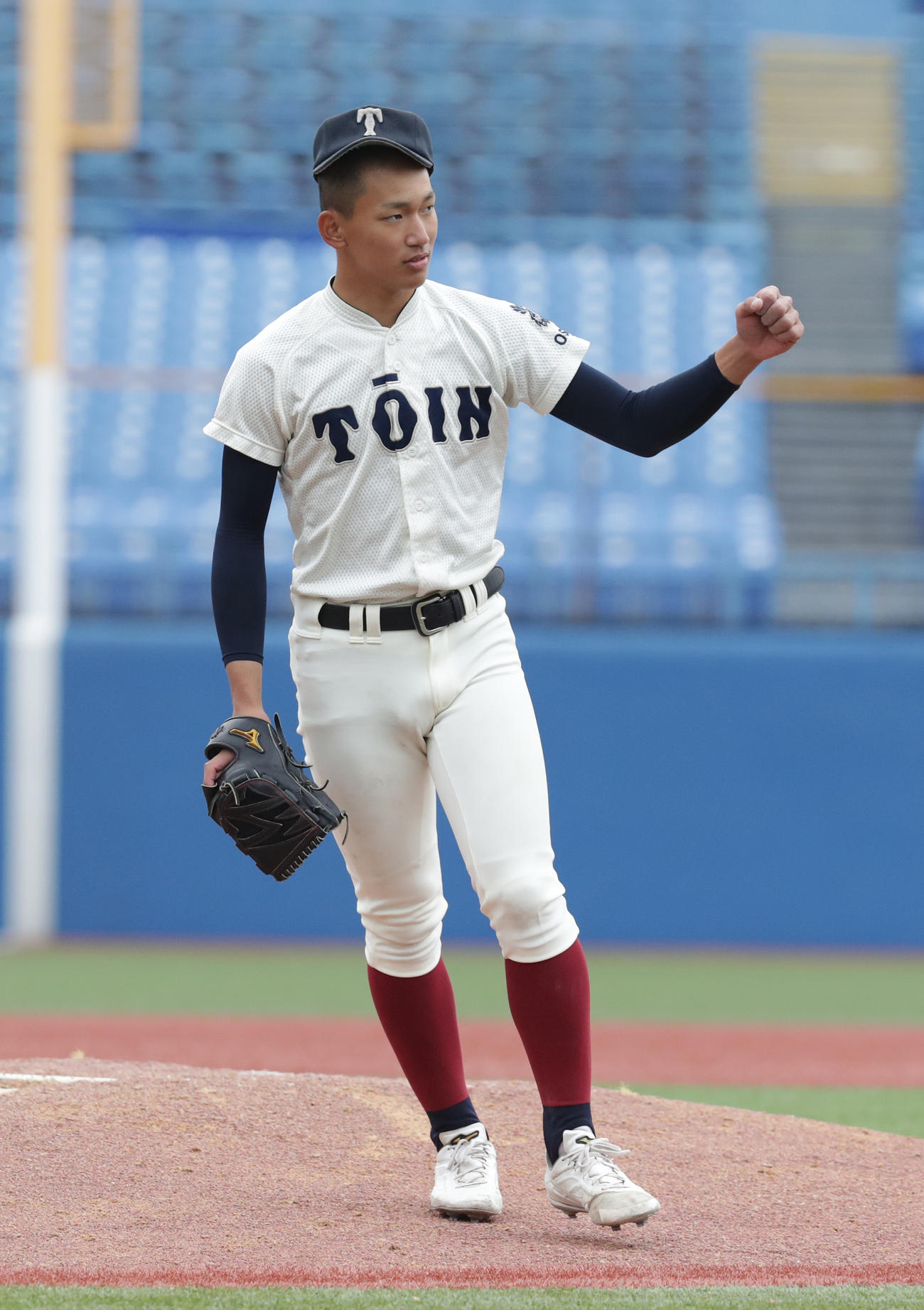 敦賀気比対大阪桐蔭　敦賀気比に勝利し拳を握りしめる前田（撮影・河野匠）