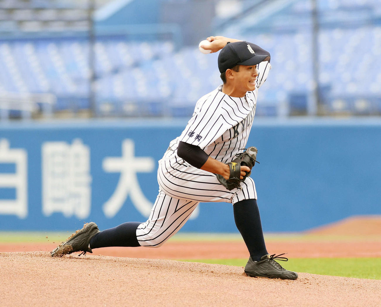 日大三島対九州国際大付　九州国際大付先発の香西（撮影・滝沢徹郎）　