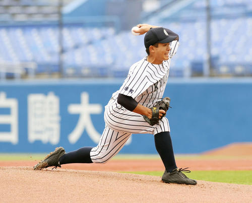 日大三島対九州国際大付　九州国際大付先発の香西（撮影・滝沢徹郎）　