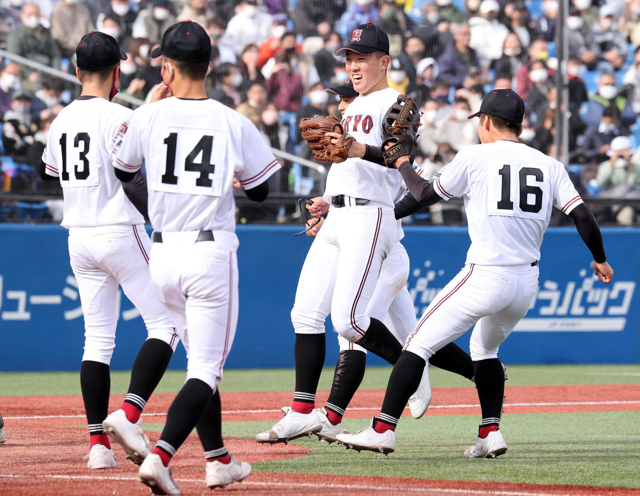 花巻東対広陵　決勝進出を決め喜ぶ広陵ナイン（撮影・浅見桂子）