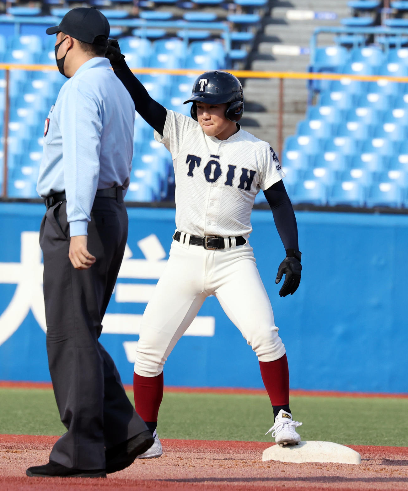 九州国際大付対大阪桐蔭　6回裏大阪桐蔭2死一、二塁、星子は勝ち越し2点適時二塁打を放ちガッツポーズ（撮影・浅見桂子）