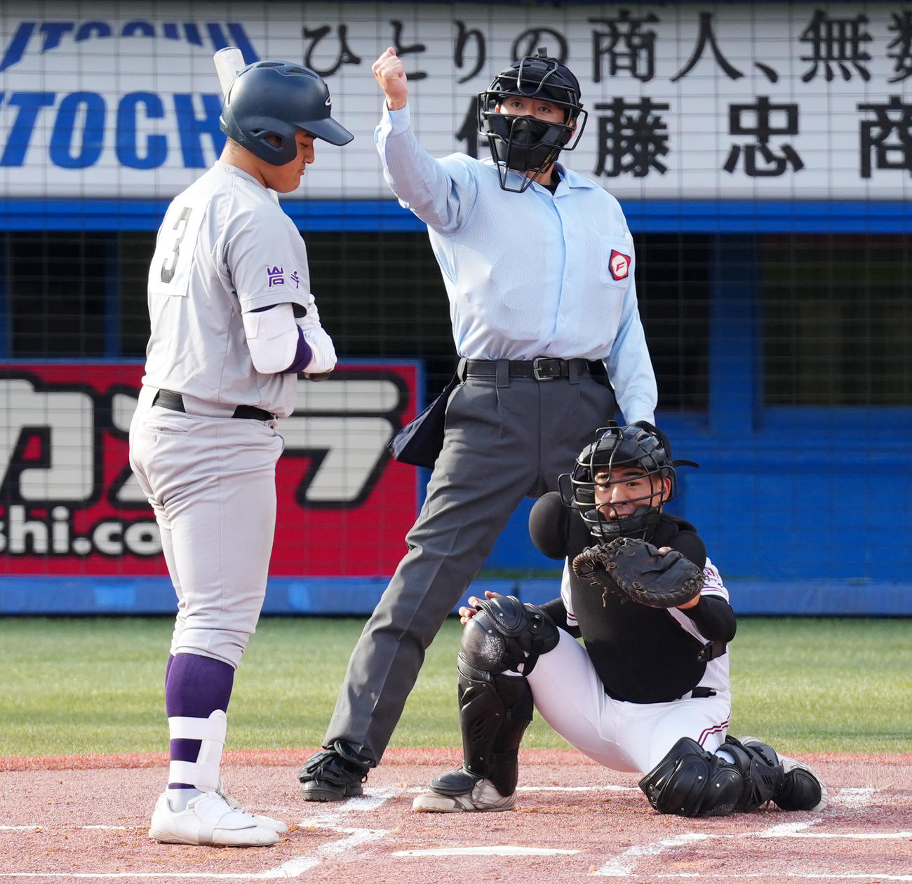 花巻東対広陵　1回表花巻東2死、見逃し三振に倒れる佐々木（撮影・横山健太）