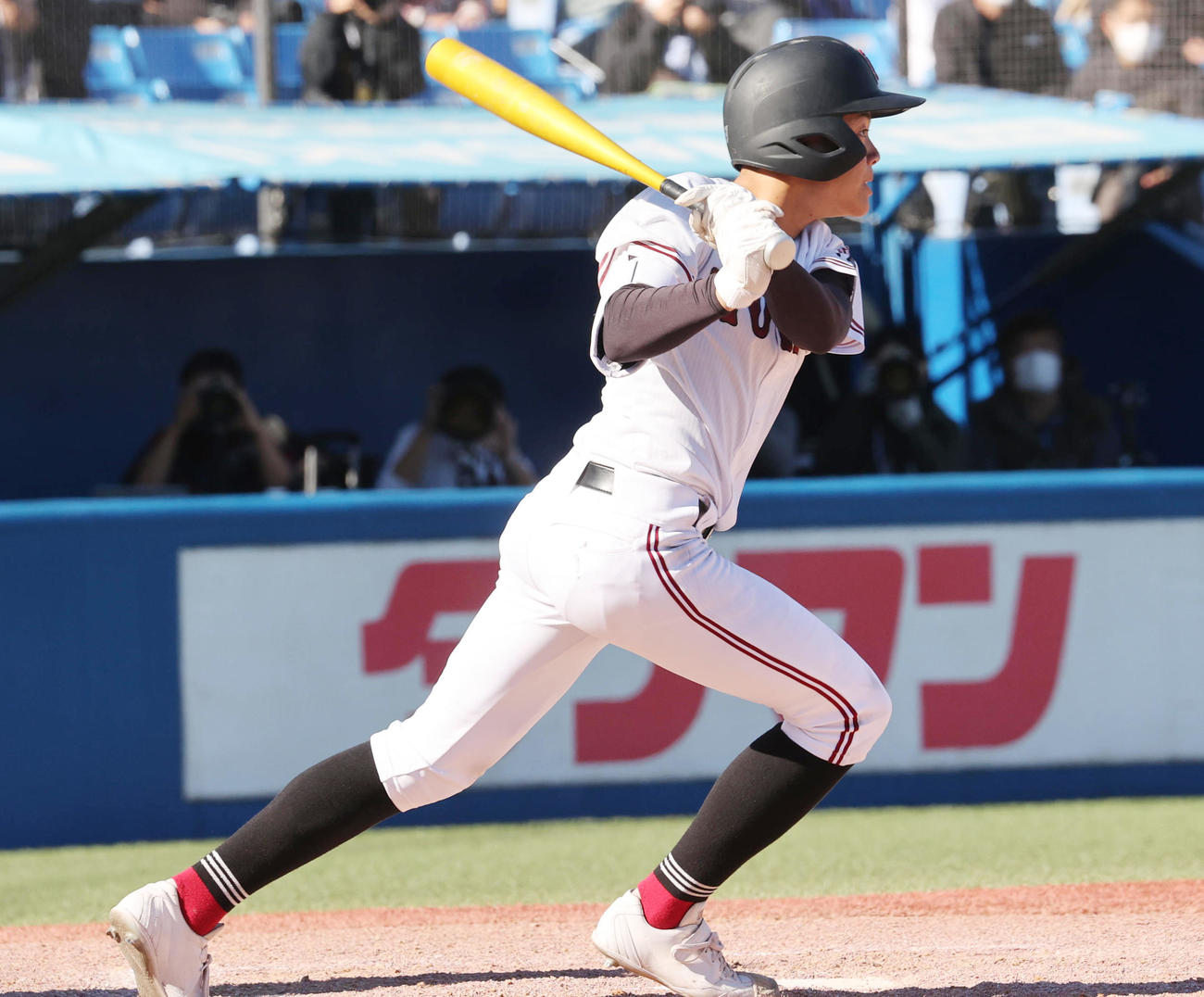 大阪桐蔭対広陵　5回裏広陵1死一、三塁、中前適時打を放つ田上（撮影・野上伸悟）