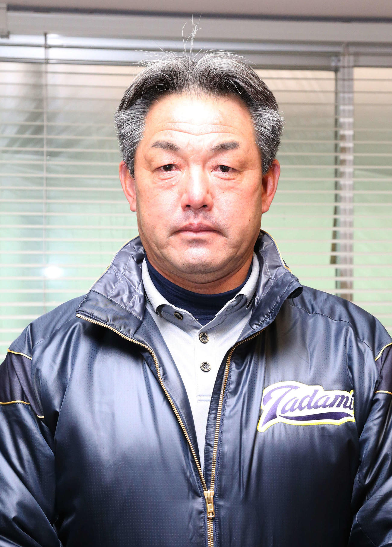福島県立只見高校野球部の長谷川監督（撮影・丹羽敏通）