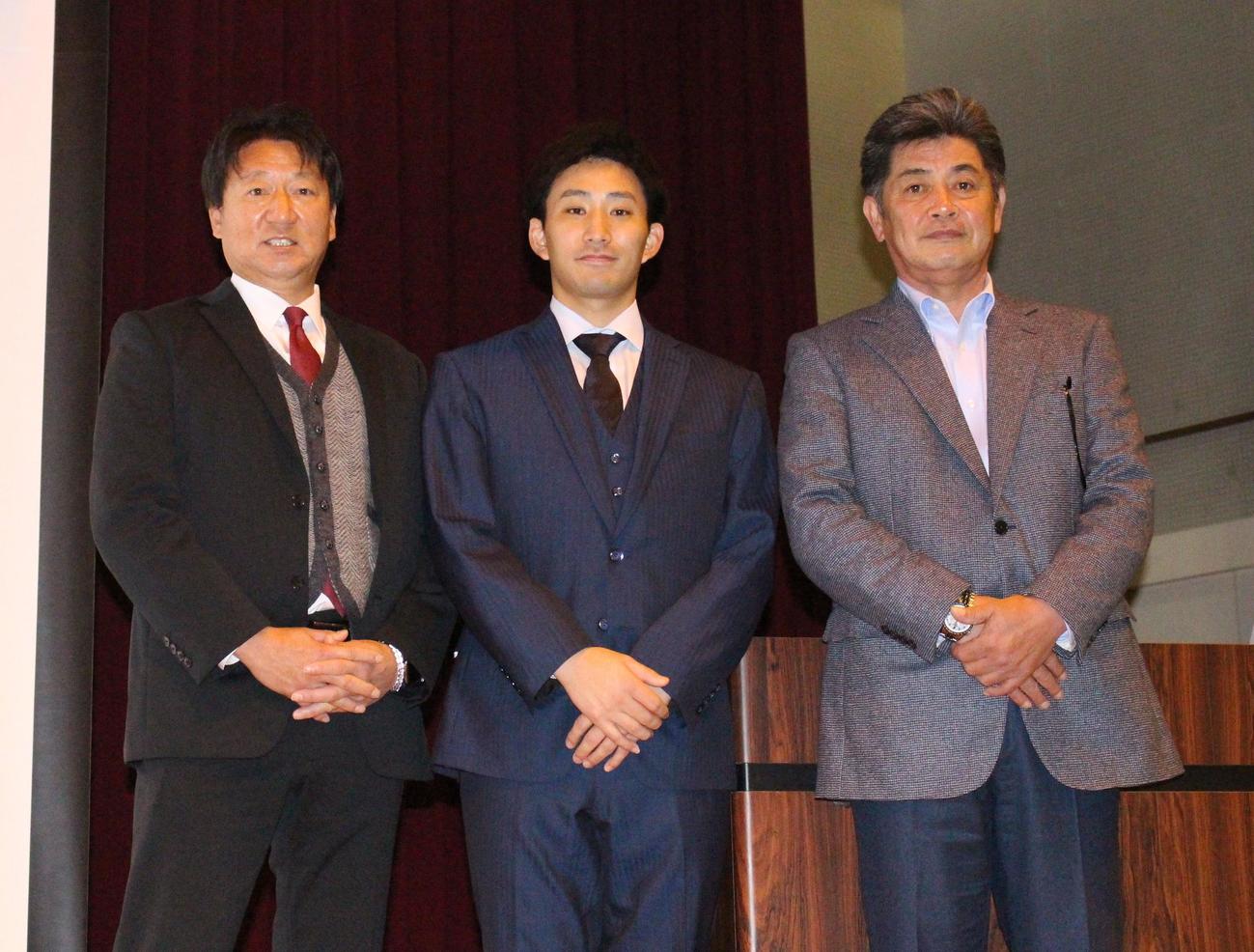 フォーラムに登壇した、左から森士浦和学院前監督、ロッテ小島和哉、工藤公康ソフトバンク前監督（撮影・保坂恭子）