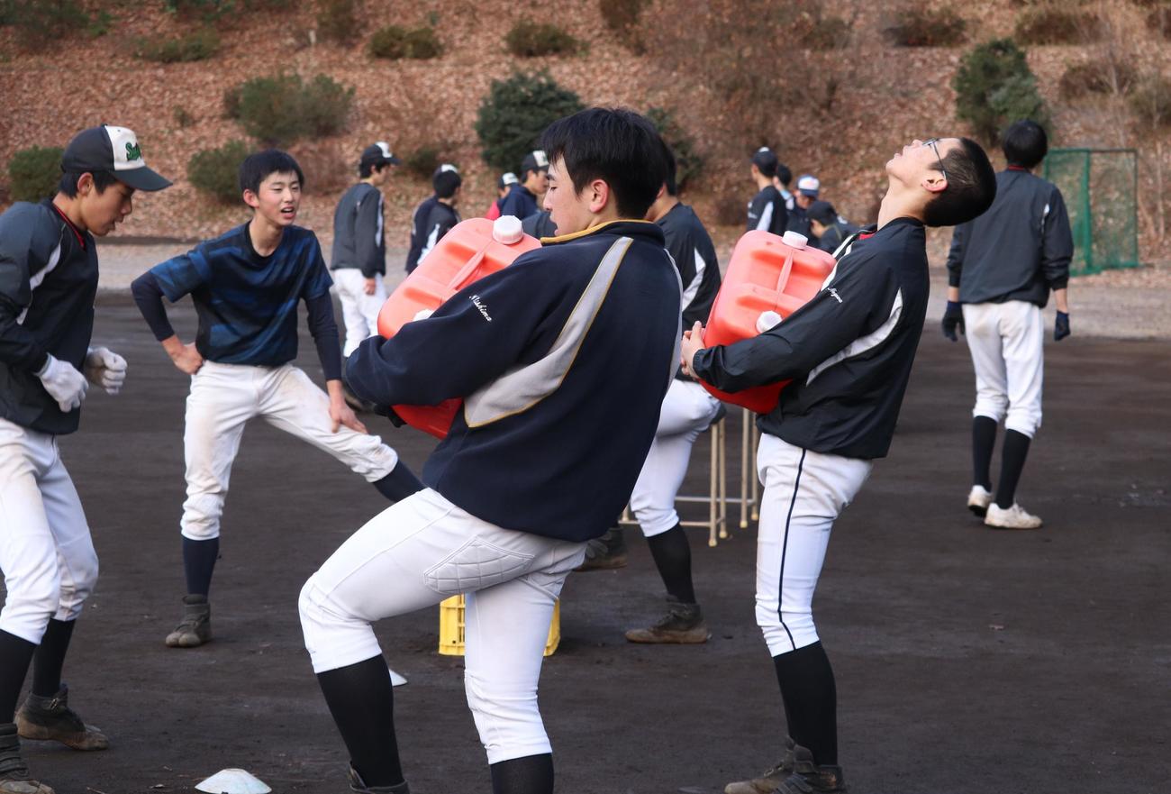 強化練習最終日、サーキットトレーニングに励む横浜翠陵ナイン（撮影・阿部泰斉）