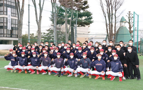 センバツ出場を決め、喜ぶ国学院久我山ナイン(撮影・河野匠)