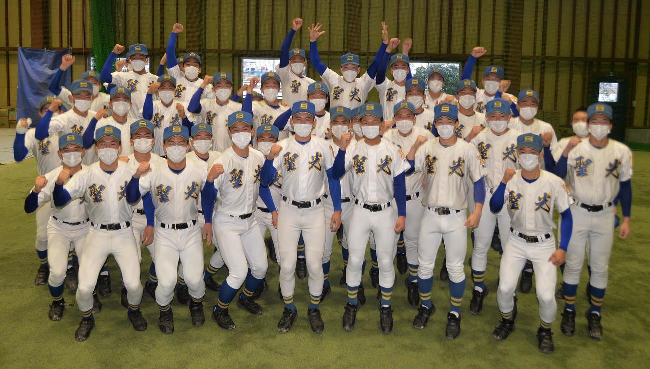4年ぶり6度目のセンバツ出場を決めた聖光学院ナイン（撮影・佐藤究）