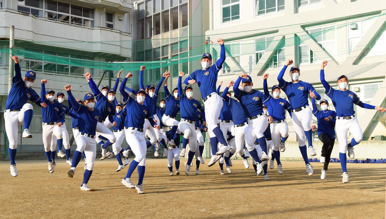 センバツ出場を決め喜ぶ明秀学園日立（撮影・たえ見朱実）
