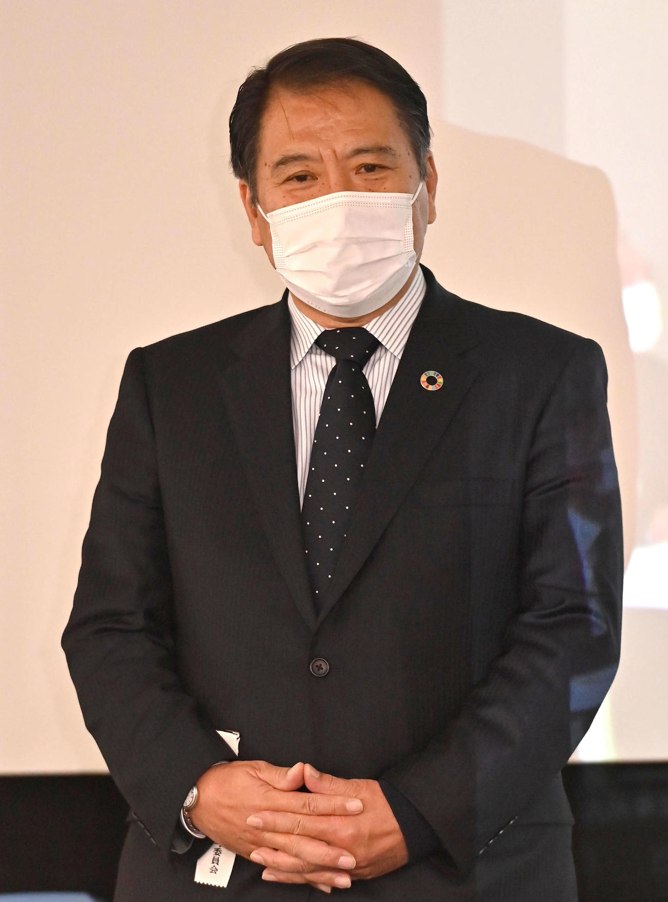 第94回選抜高校野球大会の選考委員会であいさつする日本高野連の宝会長（代表撮影）