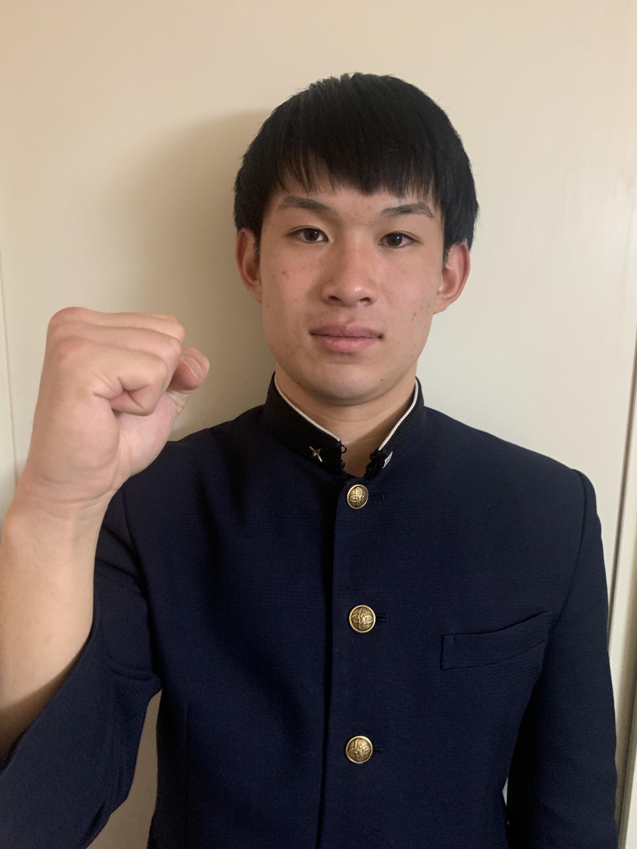 東北福祉大進学が決まった滝口はガッツポーズ