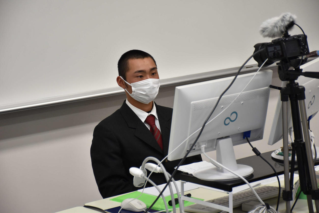 センバツ抽選会に臨む、木更津総合・中西主将（代表撮影）