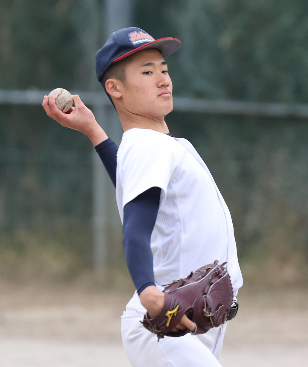 キャッチボールする京都国際・森下瑠大（撮影・渦原淳）