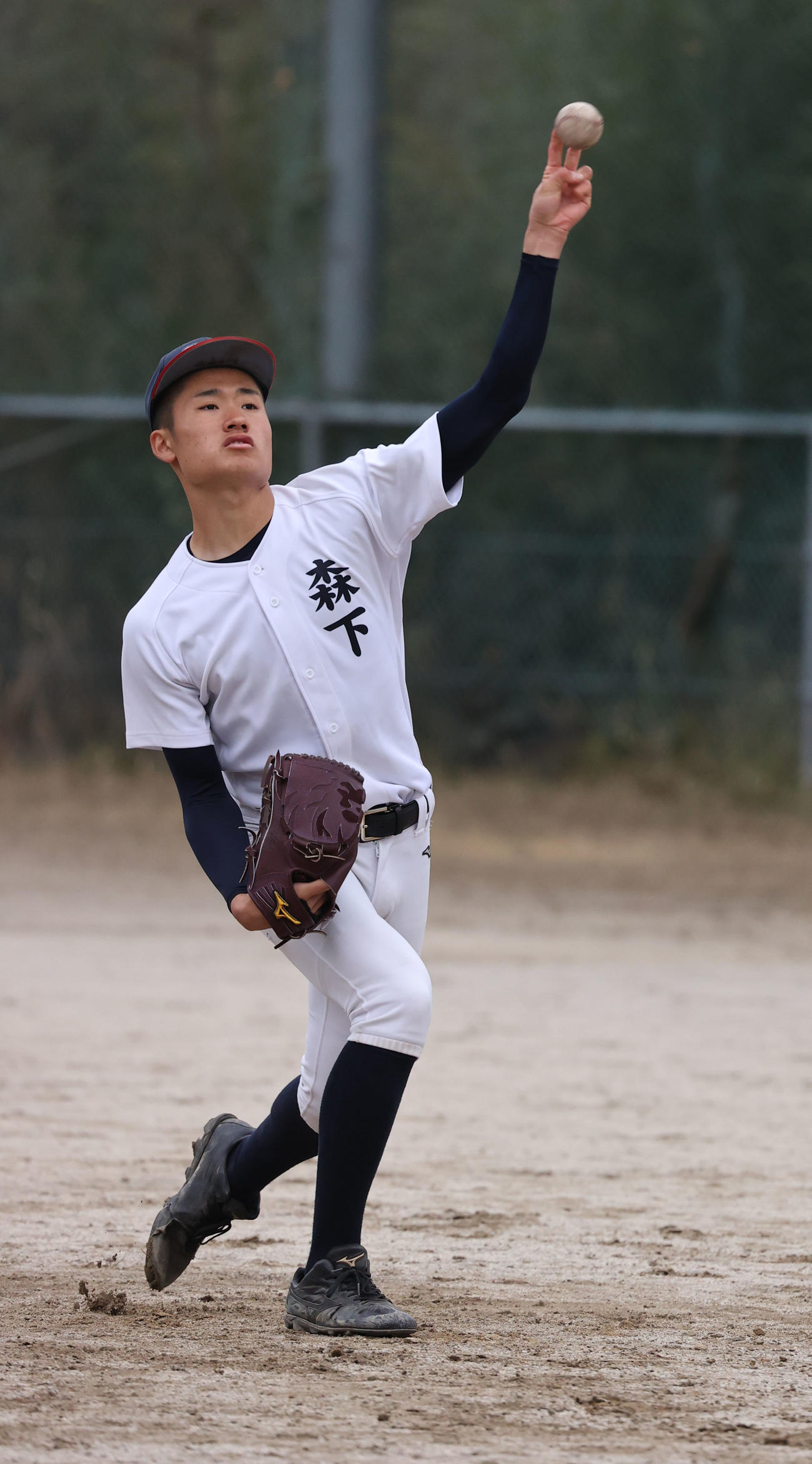 キャッチボールする京都国際・森下瑠大（撮影・渦原淳）