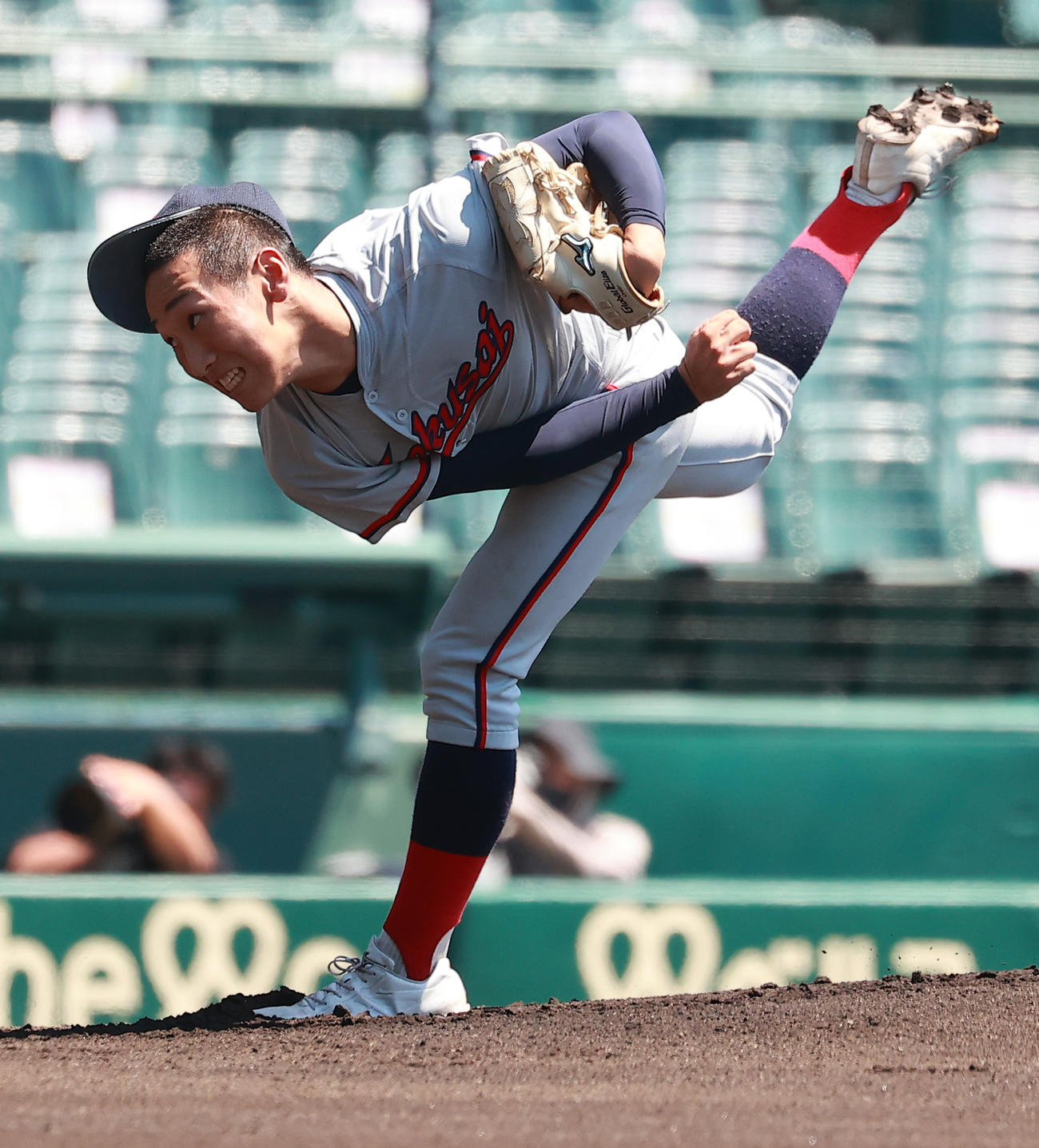 昨年の夏の甲子園で力投する京都国際・平野順大（2021年8月28日撮影）