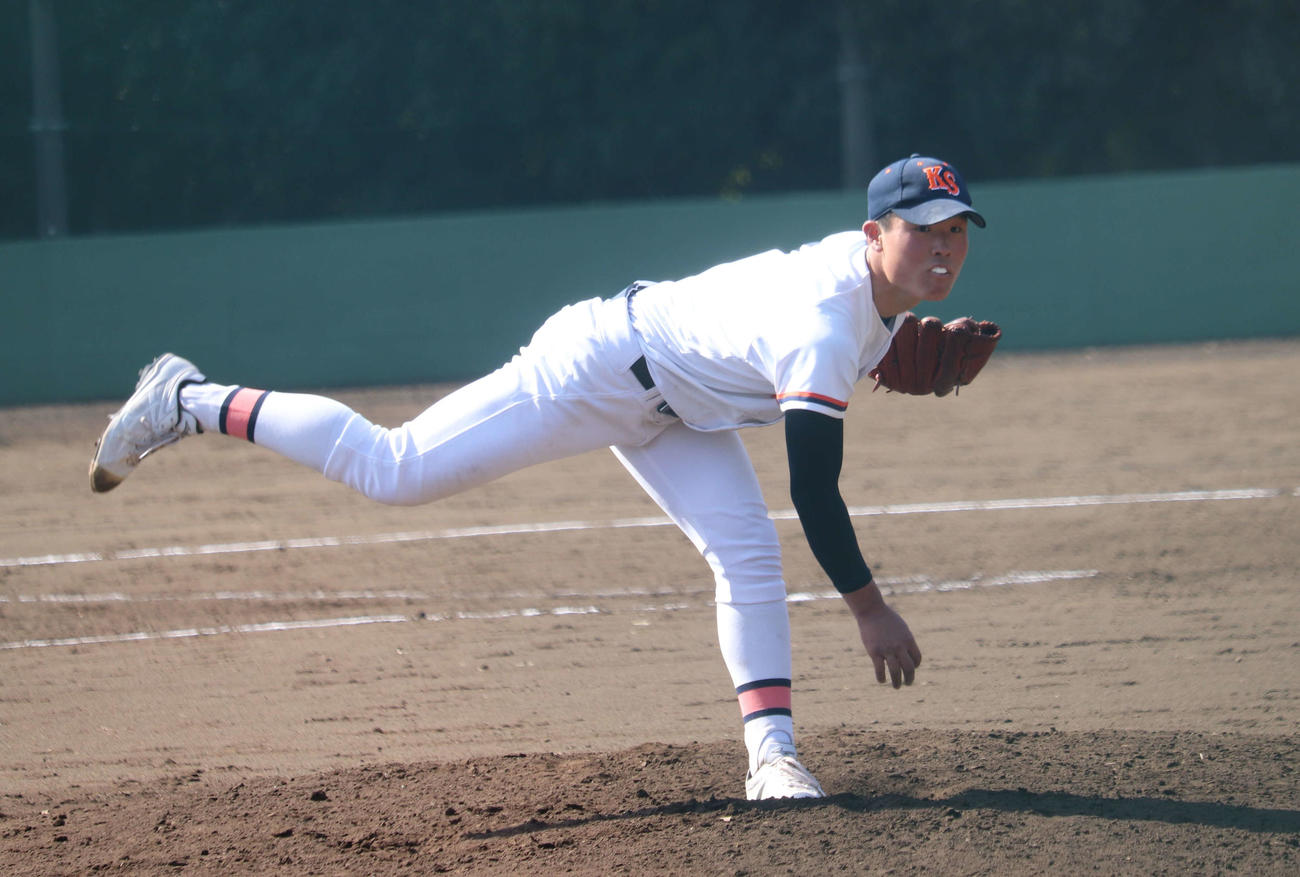 6回5安打1失点と好投した、木更津総合・先発の金綱（撮影・保坂淑子）