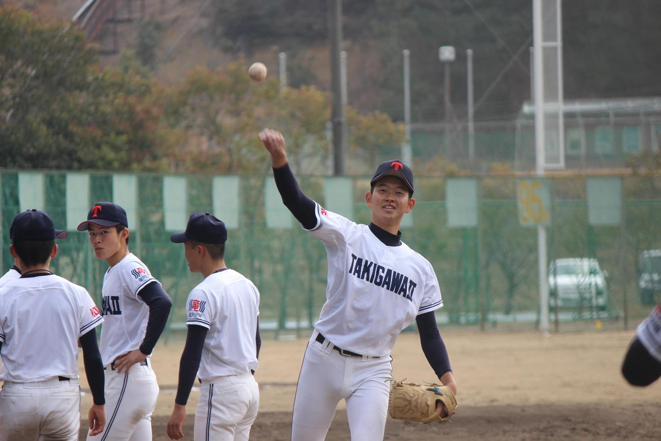 東洋大姫路を完封した滝川二・坂井陽翔投手＝2022年3月5日（撮影・柏原誠）