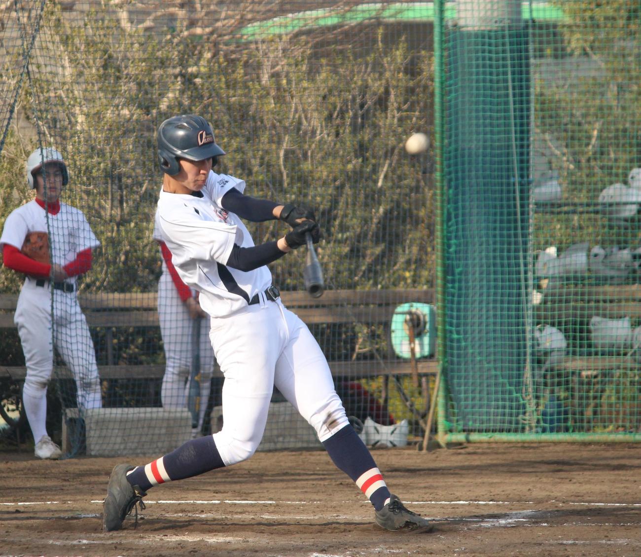 共栄学園対浦和学院　3回裏浦和学院1死満塁、右越えに適時二塁打を放った日高（撮影：保坂恭子）