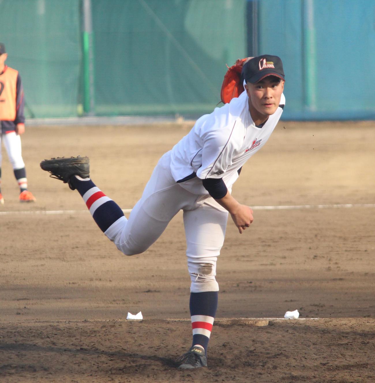 共栄学園対浦和学院　2番手で登板し2回を無安打無失点に抑えた浦和学院・小田部（撮影：保坂恭子）