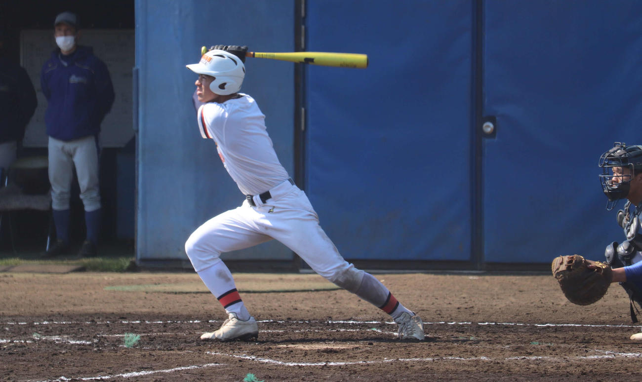 前日の練習試合に続き、2安打を放ち、好調をアピールした4番の水野の打撃（撮影・保坂淑子）